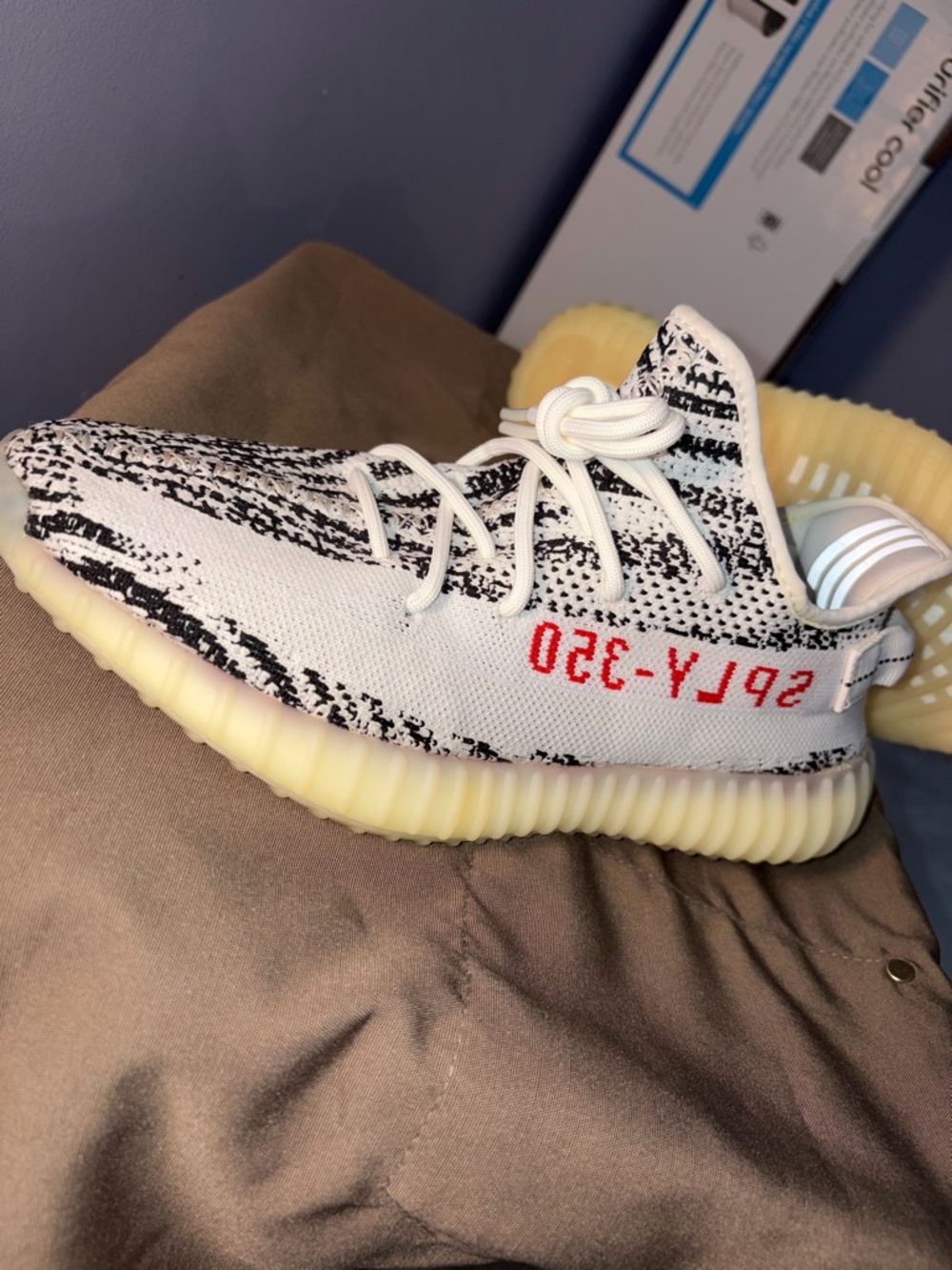 Adidas Men’s Yeezy Boost 350 V2 Zebra - Picture 2 of 9